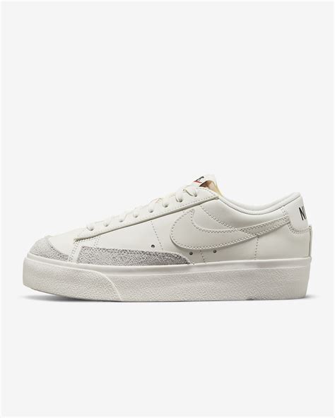 nike blazer low dames zwart|Nike Blazer Low Platform Damesschoen.